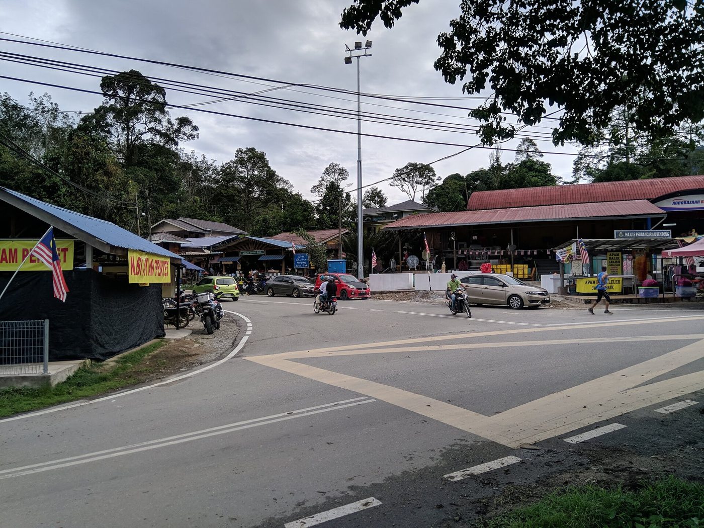Walk the village road, Janda Baik